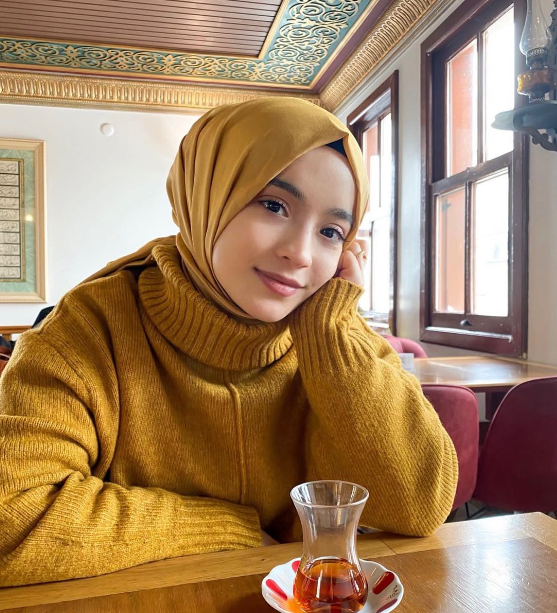 Dörttepe Zeki ve Başarılı Kadın Escort Bayan Müşerref